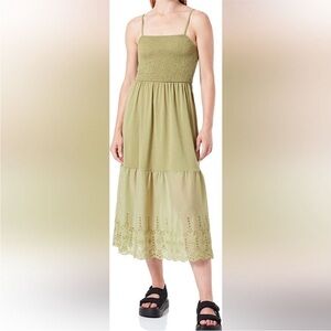 VERO MODA Green Smocked Eyelet Vmovida Spaghetti Strap Calf / Maxi Dress